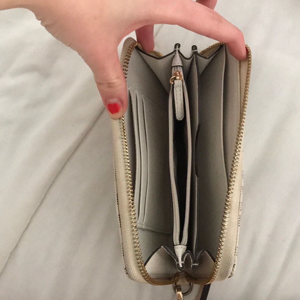 Michael Kors Wallet - Picture 2 of 5